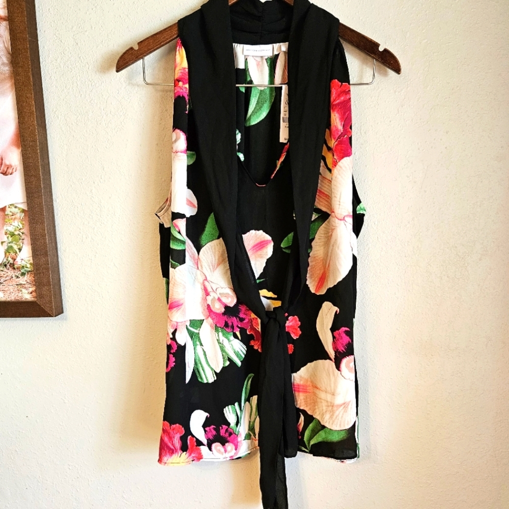 New York and Company Floral Sleeveless Lightweight Front Tie Blouse Sz XL NWT